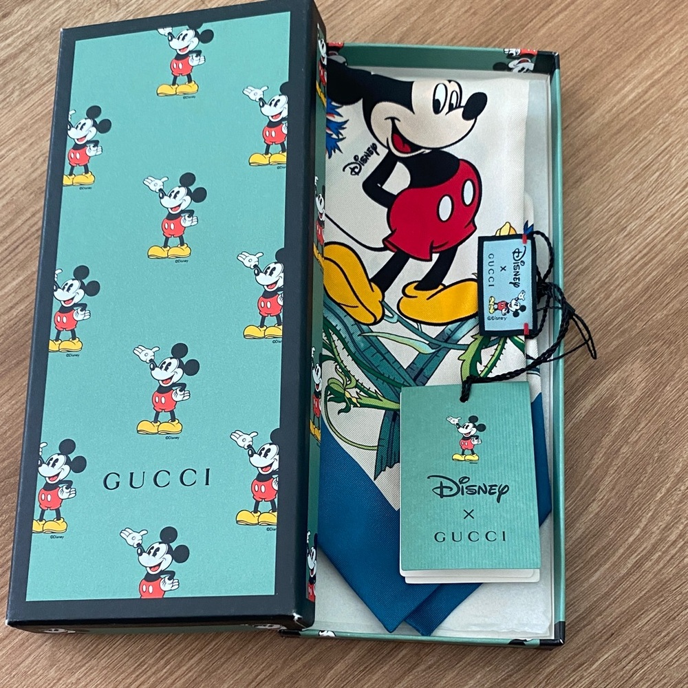NIB NWT Gucci x Disney Mickey Mouse silk scarf. limited-edition Cruise 2020